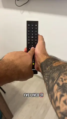 Friend from the USA showed me a remote trick I never knew! #USA #LifeHack