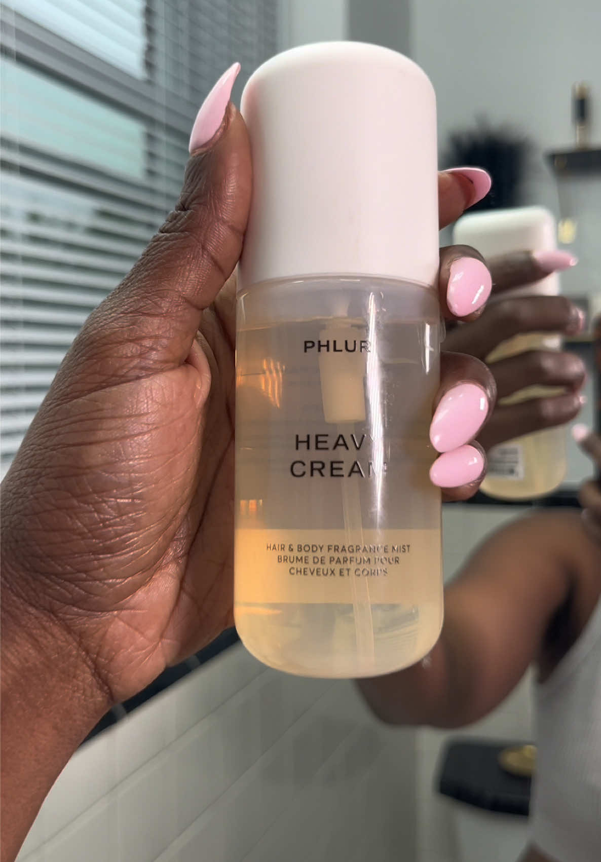I’ma say this—when it comes to layering scents, this is the one I think you should start with. Now, I’m no perfume expert, but this hair & body fragrance mist is definitely the one you want to build on. The notes? Top: lemon sugar, marshmallow, orange. Heart: jasmine blossom, coconut cream (and yes, it’s vegan). Base: vanilla mousse, salted caramel, whipped cream. Sweet, soft, and perfect for layering.