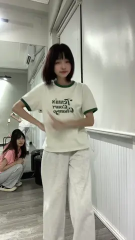 Hoq đeo kính hoq để ý có @Meii aka Mew ngồi nguyên cục =))