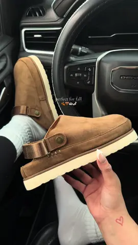 #fallfashion #clogs #crewsocks #fall 
