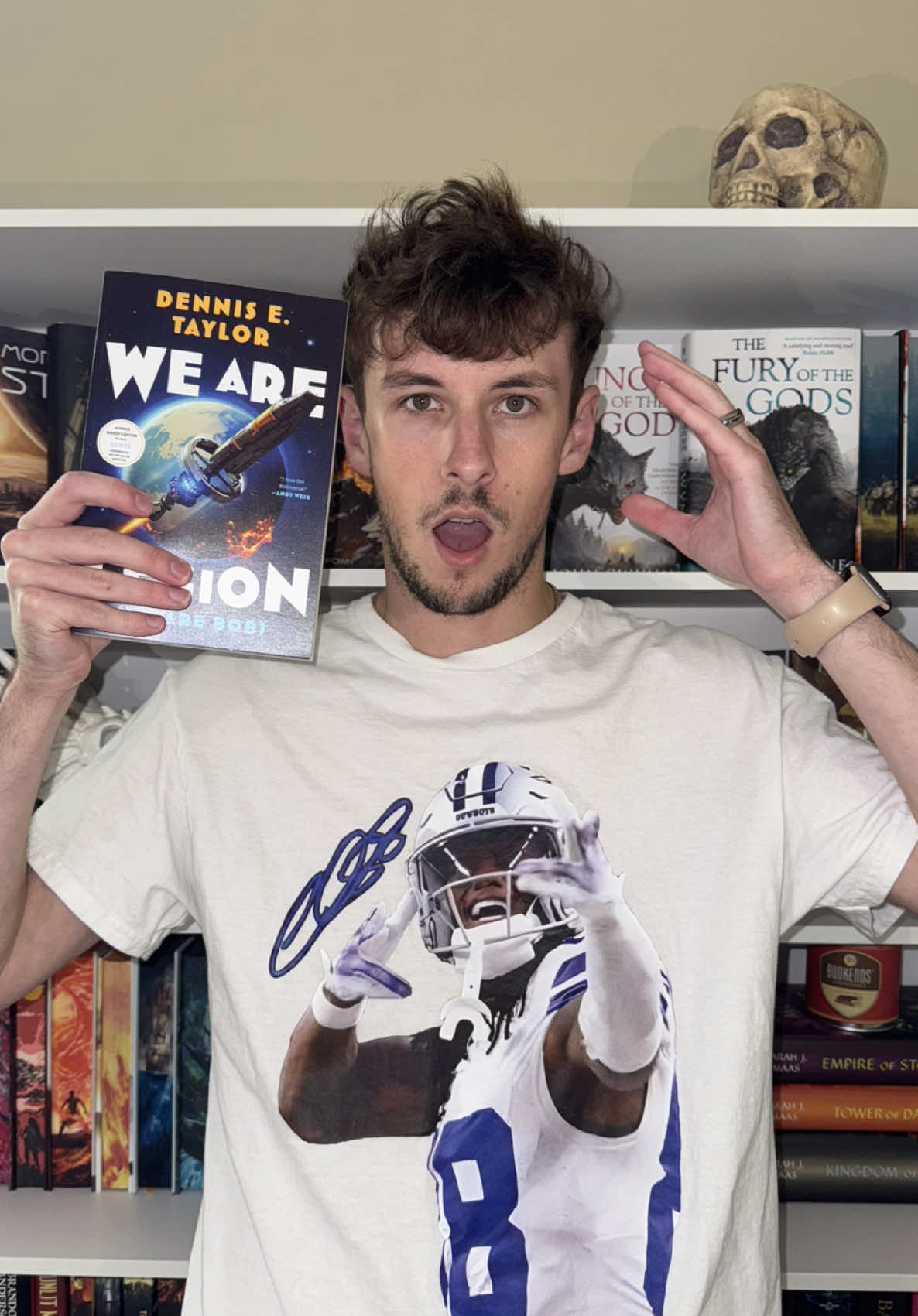 I have found your next obsession! #scifi #BookTok #wearelegion #wearebob #bobiverse @Saga Press Books 🛸🧙🏿‍♀️🔪 