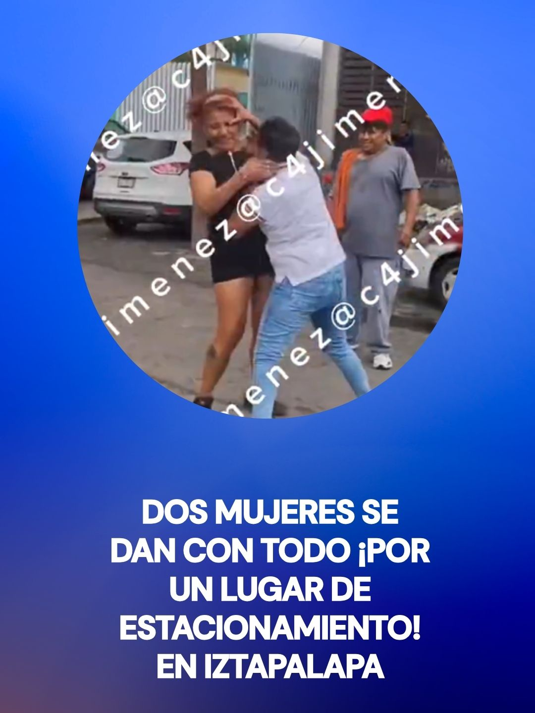 Dos mujeres se dieron con todo ¡por un lugar de estacionamiento! 😮 en Iztapalapa. Una de ellas, conocida como “La Negra”, es señalada por apartar lugares. ❌ Y aunque ya ha sido detenida, siempre regresa.  #CDMX #Noticias #Iztapalapa #Pelea