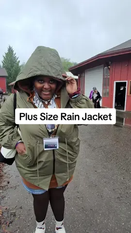 Plus, size ladies, I found us a rain jacket that fits! #rainjackets #plussize #involand #tiktokshopcreatorpicks #rainydayoutfit It 