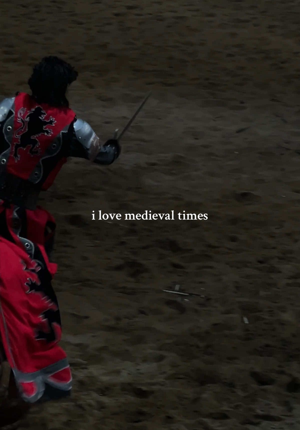 Replying to @Jardani Jovonovich red knight or green knight? ❤️💚  @Medieval Times #medievaltimes #joust #jousting