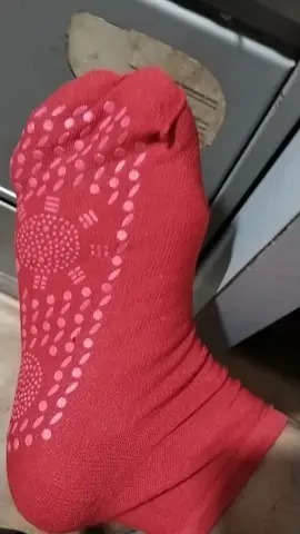 Rasakan sensasi nyaman dan sehat setiap langkah dengan Kaos Kaki Magnetik yang membantu melancarkan peredaran darah, mengurangi pegal, dan bikin kaki tetap segar sepanjang hari, wajib dicoba biar makin fit! #KaosKakiMagnetik #KesehatanKaki #LangkahSehat #AntiPegal #PromoGuncang1010 