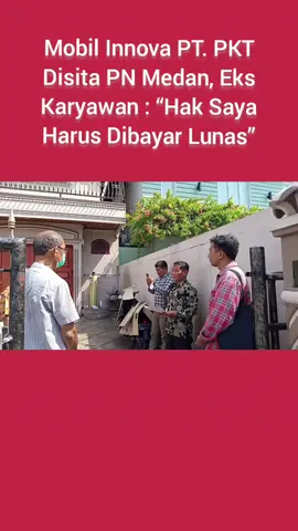 MEDAN - Pengadilan Hubungan Industrial (PHI) pada Pengadilan Negeri Medan resmi menyita aset milik PT. Propadu Konair Tarahubun (PKT) setelah perusahaan itu membandel membayar pesangon kepada mantan karyawannya, Hasmustari (61). “Putusan sudah inkrah, tapi PT. PKT tetap tidak mau membayar. Maka pengadilan terpaksa melakukan sita eksekusi,” kata Irvan Saputra, SH, MH, Kuasa Hukum Hasmustari dari LBH Medan. Hasmustari, yang pernah bekerja sebagai Agronomi (ahli tanaman/peneliti) di PT. PKT, sebenarnya mengajukan pensiun secara baik-baik pada usia 59 tahun. Namun, bukan hak pensiun yang diterimanya, justru laporan polisi yang menjerat dirinya. “Saya hanya minta hak pensiun saya. Tapi malah dilaporkan ke polisi. Saya merasa dikriminalisasi,” ujar Hasmustari. Tidak tinggal diam, Hasmustari kemudian melaporkan kasus ini ke Disnaker Medan dan menggugat ke PHI Medan. Gugatan dengan nomor perkara 92/Pdt.Sus-PHI/2024/PN.Mdn akhirnya dimenangkan oleh Hasmustari. PT. PKT sempat mengajukan kasasi, namun Mahkamah Agung RI lewat putusan Nomor 1164 K/Pdt.Sus-PHI/2024 tertanggal 14 Januari 2025 menolak permohonan perusahaan itu. Dengan demikian, PT. PKT diwajibkan membayar pesangon sebesar Rp 298 juta. Namun, meski sudah dua kali ditegur melalui Aanmaning, PT. PKT tetap mengabaikan putusan. Bahkan perusahaan berdalih ingin mencicil pembayaran. Penolakan datang langsung dari Hasmustari. “Tidak ada cicil-cicil. Saya minta hak saya dibayar penuh, sesuai putusan pengadilan,” tegasnya. Karena tak kunjung dibayar, PN Medan akhirnya turun tangan. Pada 31 Juli 2025, LBH Medan bersama Jurusita PN Medan menyita dua aset PT. PKT berupa Mobil Kijang Innova Reborn BK 1108 FV dan BK 1488 HP. Namun, saat tiba di kantor PT. PKT, kendaraan tersebut tidak ditemukan. Tim kemudian melacak ke rumah pimpinan PT. PKT di Komplek Griya Tour, Jalan Amir Hamzah, Medan. Dari sana, satu unit mobil berhasil ditemukan dan langsung disita. LBH Medan menegaskan, tindakan PT. PKT yang tidak membayar pesangon buruh bukan hanya melanggar putusan pengadilan, tetapi juga bertentangan dengan UUD 1945 Pasal 27 Ayat (1), Pasal 28D Ayat (1), UU No. 39/1999 tentang HAM, Konvensi ILO, hingga UU Cipta Kerja dan PP No. 35/2021. “Tidak membayar pesangon buruh adalah tindak pidana. PT. PKT harus segera melaksanakan putusan, dan aparat penegak hukum tidak boleh membiarkan kriminalisasi terhadap Hasmustari,” tegas Richard S.D. Hutapea, SH dari LBH Medan#fyppppppppppppppppppppppp 