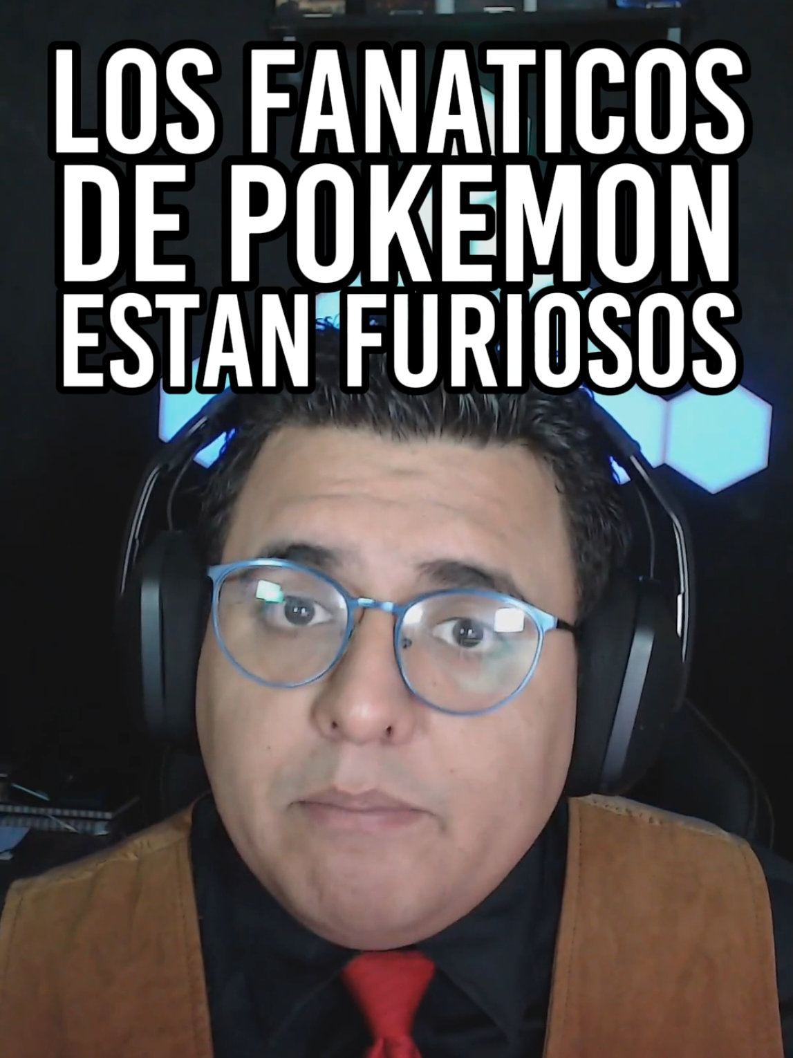 Los fanáticos de Pokemon por fin se dieron cuenta que les estan viendo la cara.  “¡Vaya estafa!” gritan los fans de Pokémon, y no sin razón 😤🎮. Durante el último Nintendo Direct, Game Freak decidió anunciar Mega Dimension, el primer DLC de pago para Pokémon Legends: Z-A, un mes antes de que el juego siquiera llegue a las tiendas. Sí, antes de poder probar la aventura principal ya quieren que abras la cartera 💸 para pagar los adicionales. El contenido incluirá nuevas megaevoluciones como Mega Raichu X y Mega Raichu Y, además de skins y ropa extra, pero la comunidad explotó al ver que costará $29.99 USD, lo que sumado al juego base ($59.99 en Switch y $69.99 en Switch 2) supera los $90 USD para tener la experiencia completa. En YouTube, el tráiler oficial acumula más dislikes que likes 📉, y los comentarios no perdonan: “Esto es una locura”, “Hollow Knight: Silksong cuesta menos que este DLC”, “Ni siquiera han mostrado gameplay y ya piden preorden”. La jugada de Nintendo y The Pokémon Company no cayó bien porque refuerza la sensación de que el contenido se trocea para venderlo aparte 🧩 tratando de exprimir hasta el ultimo centavo de sus jugadores. Aunque Pokémon sigue siendo una franquicia intocable, este tropiezo evidencia que incluso sus fans más leales ya están perdiendo la paciencia con las prácticas de monetización agresivas y falta de contenido de calidad. ⚡🐭 #Gamer #Pokemon #Nintendo #gamerdenacimiento #Videojuegos 