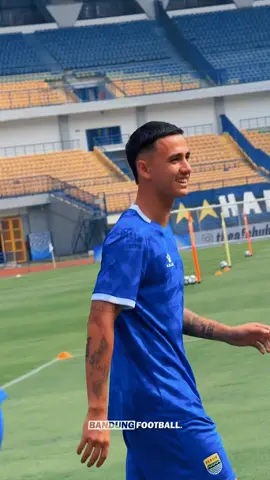 bismillah awali laga perdana di Asia dengan kemenangan 🤲  source video bandung football  #trainingday #latihanperdanapersib #persibbandung #lioncitysailors #asiachampionsleague 
