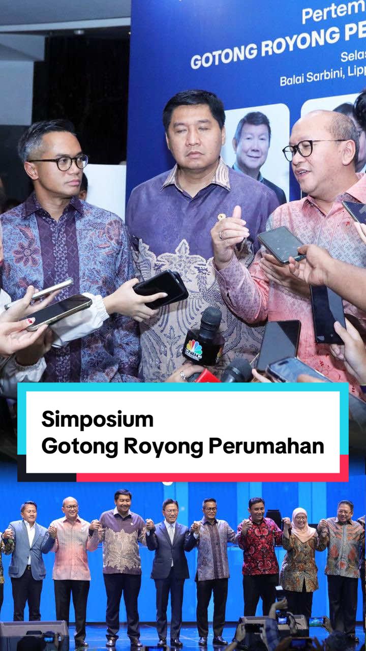 Kadin Indonesia berkolaborasi dengan Bank Nasional Nobu, serta Kementerian Koordinator Perekonomian, Kementerian Perumahan dan Kawasan Permukiman (PKP), Kementerian Investasi dan Hilirisasi, dan Realestate Indonesia (REI) menggelar Simposium Gotong Royong Perumahan ‘Warisan Bangsa’. Acara ini bertujuan untuk sosialisasi produk pembiayaan di sektor perumahan terbaru, serta mendorong pengembangan rantai pasok perumahan, konstruksi, dan material.Hadir Menteri PKP Pak Maruarar Sirait, Menteri Investasi dan Hilirisasi/Kepala BPKM yang juga CEO Danantara Pak Rosan Roeslani, dan tamu undangan lainnya. Di acara ini disosialisasikan KUR Perumahan yang akan digelontorkan pemerintah di mana jumlahnya mencapai Rp 130 Triliun. UMKM di sektor ini bisa meminjam dengan bunga yang baik karena disubsidi oleh pemerintah. Ini tentu akan menggeliatkan perekonomian di sektor perumahan dan turunannya. Serta akan membuka banyak sekali lapangan kerja. Karena satu rumah akan menyerap 5-6 tenaga kerja. Dikali dengan tiga juta rumah yang akan dibangun pemerintah maka akan ada jutaan lapangan kerja yang tersedia. Belum lagi yang dua juta, dan usaha lainnya yang terkait. Karena setiap rumah bisa ada 140 vendor.Karena itu kami Kadin mendukung sekali program pembangunan rumah untuk rakyat ini, dan menjadi salah satu quick wins Kadin.  Ditambah lagi dengan program pembiayaan ini yang bekerjasama dengan Danantara, maka kami yakin program pro rakyat ini akan mendorong majunya perekonomian dan memberikan manfaat langsung pada rakyat banyak. #perumahan #KURperumahan #QuickWinsKadin #GotongRoyong