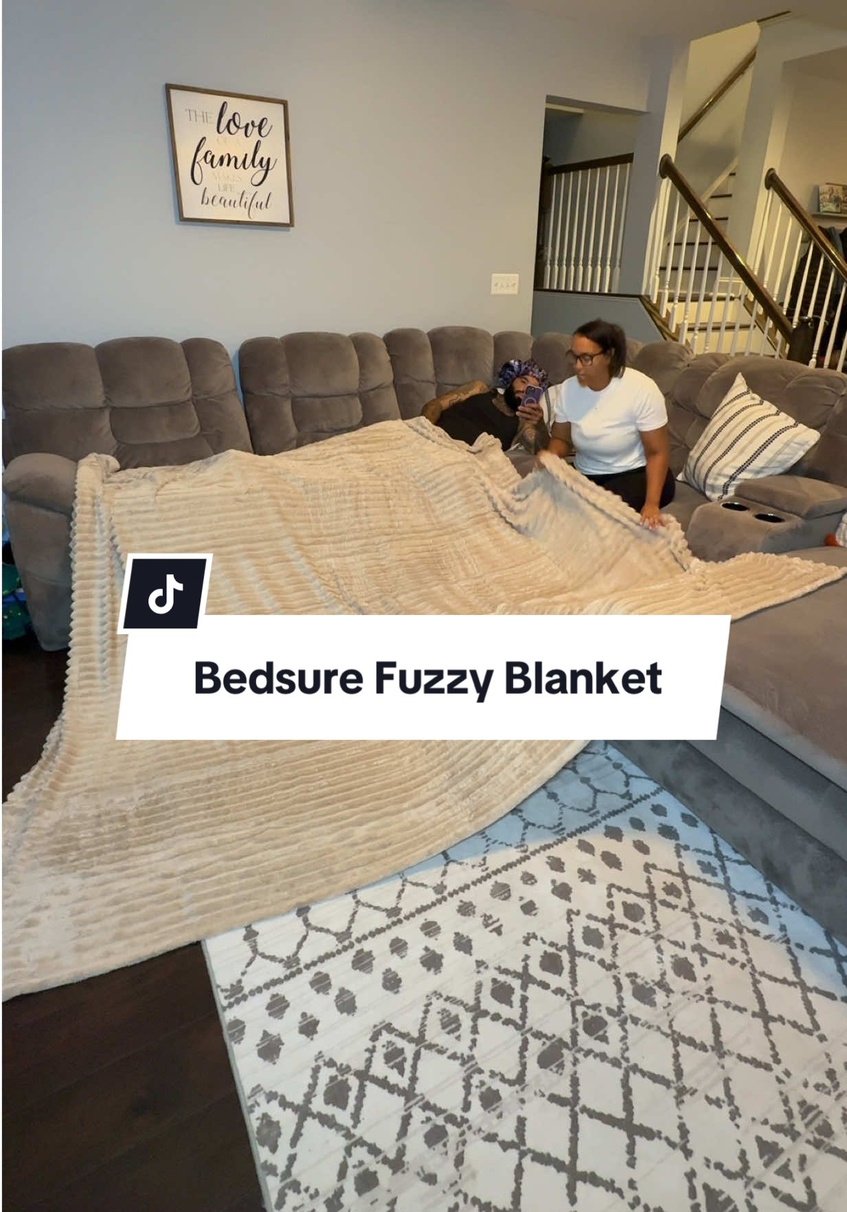@Bedsure this blanket is crazy!  #bedsure #throwblanket #cozyblanket 