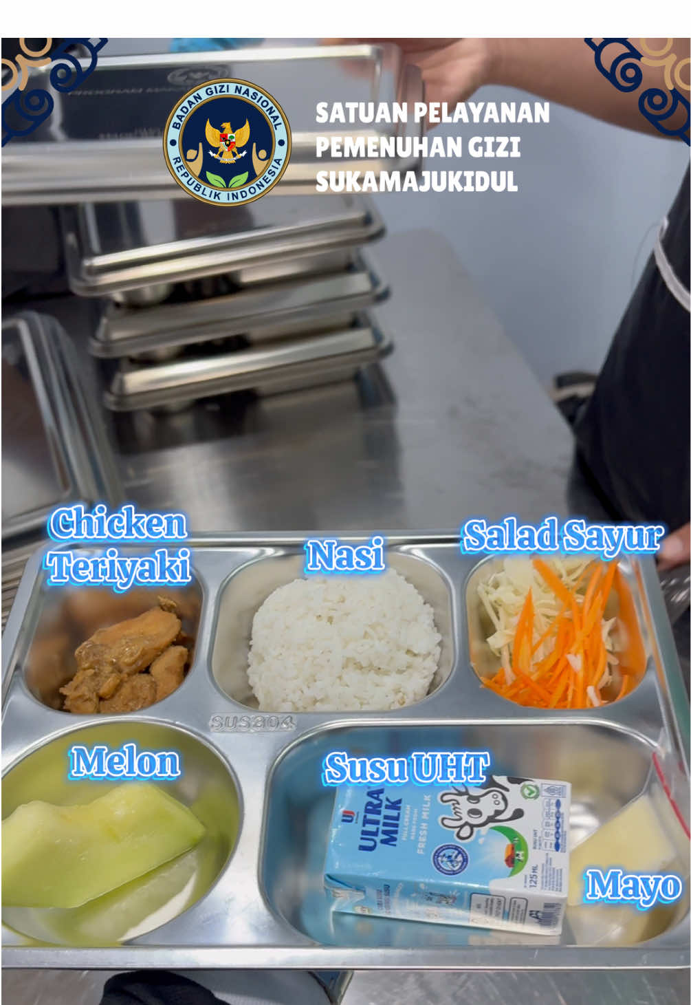 🍴Menu Bergizi Hari Ini! Rabu, 17 September 2025, program Makan Bergizi Gratis di SPPG Sukamajukidul kembali hadir dengan sajian penuh gizi dan cita rasa: ✨ Nasi ✨ Chicken Teriyaki ✨ Salad Sayur, Mayo ✨ Susu ✨ Melon Kandungan Gizi Energi : 461 kkal   Protein : 27,01 gram  Lemak : 13,64 gram Karbohidrat : 56,91 gram Semoga energi dan semangat anak-anak semakin terpenuhi lewat hidangan sehat dan bergizi ini. @badangizinasional.ri @menumbg @kabarmbg #mbg #menumbg #makanbergizigratis #generasiemas2045 #akusukamenumbg  