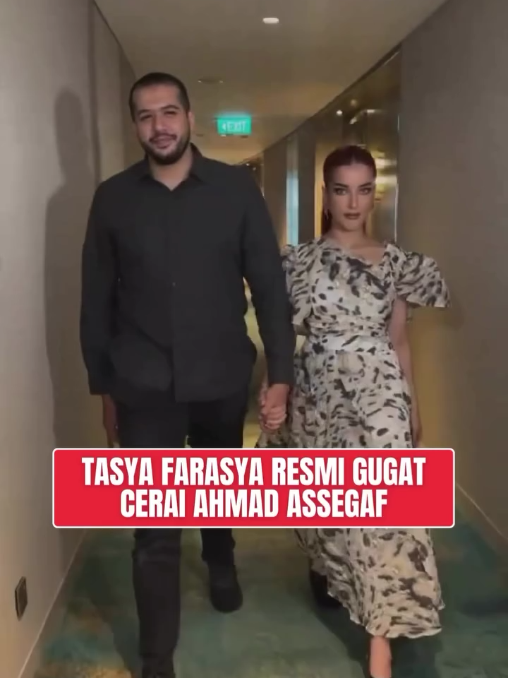 Beauty influencer Tasya Farasya resmi mendaftarkan gugatan cerai terhadap suaminya, Ahmad Assegaf. Kabar ini telah dikonfirmasi langsung oleh Pengadilan Agama Jakarta Selatan. Gugatan tersebut diajukan Tasya melalui kuasa hukumnya lewat sistem e-court pada 12 September 2025. Meski begitu, pihak pengadilan menyatakan tidak bisa membeberkan detail isi gugatan kepada publik. Sidang perdana perceraian mereka dijadwalkan berlangsung pada Rabu, 24 September 2025. Diketahui, Tasya dan Ahmad menikah pada Februari 2018. Setelah tujuh tahun bersama, pasangan ini dikenal selalu menampilkan keharmonisan rumah tangga di depan publik. 🎥 TikTok: tasyafarasya #yasikafm #tasyafarasya #ahmadassegaf #cerai #divorce