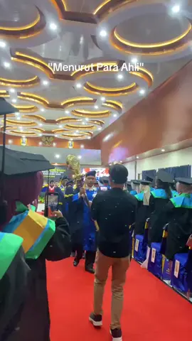 setiap langkahnya keluar scopus😭 #wisuda #wisudaunw #graduationday 