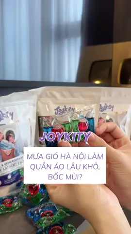 Mưa gió triền miên, quần áo lâu khô dễ ám mùi. Thử dùng Joykity – khắc chế cứng của mọi mùi hôi, yên tâm phơi trong nhà vẫn thơm phức! #joykity #viengiat #nuocgiat #nuocgiatxa
