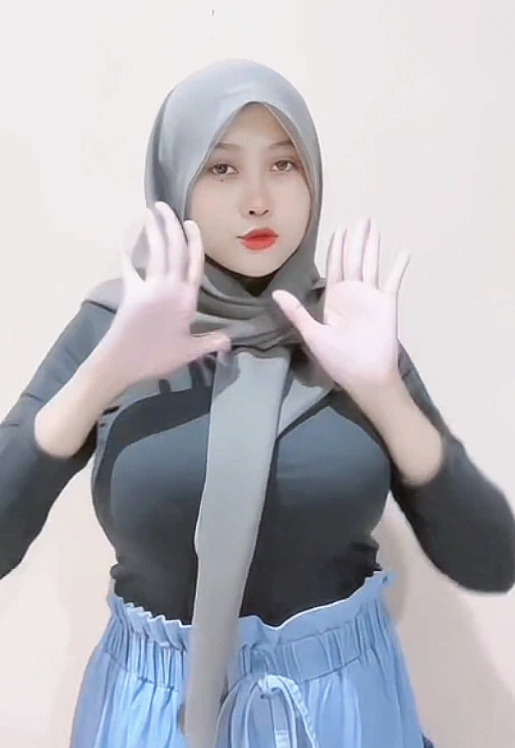 Follow ig hinaluww #fyp #foryou #naluwwwuw #ootdhijabstyle #xbcyza 