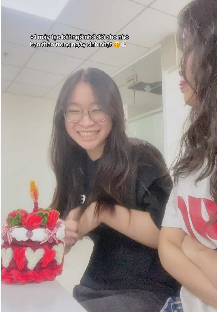 +1 máy tạo bất ngờ nhớ đời cho nhỏ bạn thân trong ngày sinh nhật 🤭🎂 #banhkemkemnhung #handmade #quatangsinhnhat #bff❤️ 