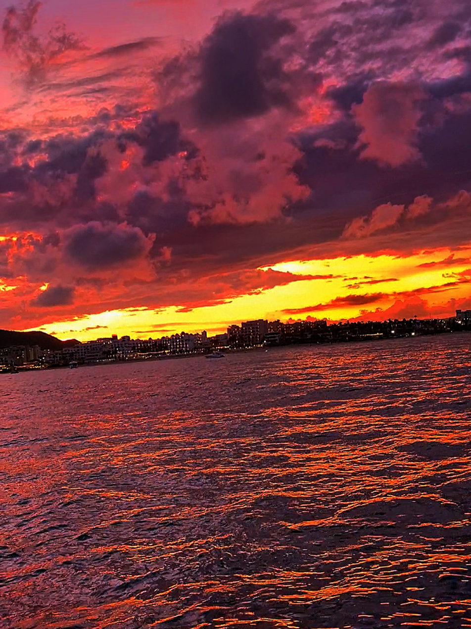 Vivimos en un paraíso 🙌🤩 #atardecer #cielo #sunsetlover #sea #fyp 