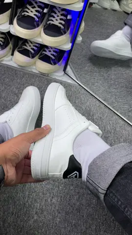 Rekomendasi sepatu cowok keren warna putih dari brand Veraldo #veraldo #sepatu #sepatucowok #sneakerscowok #sepatuputih 