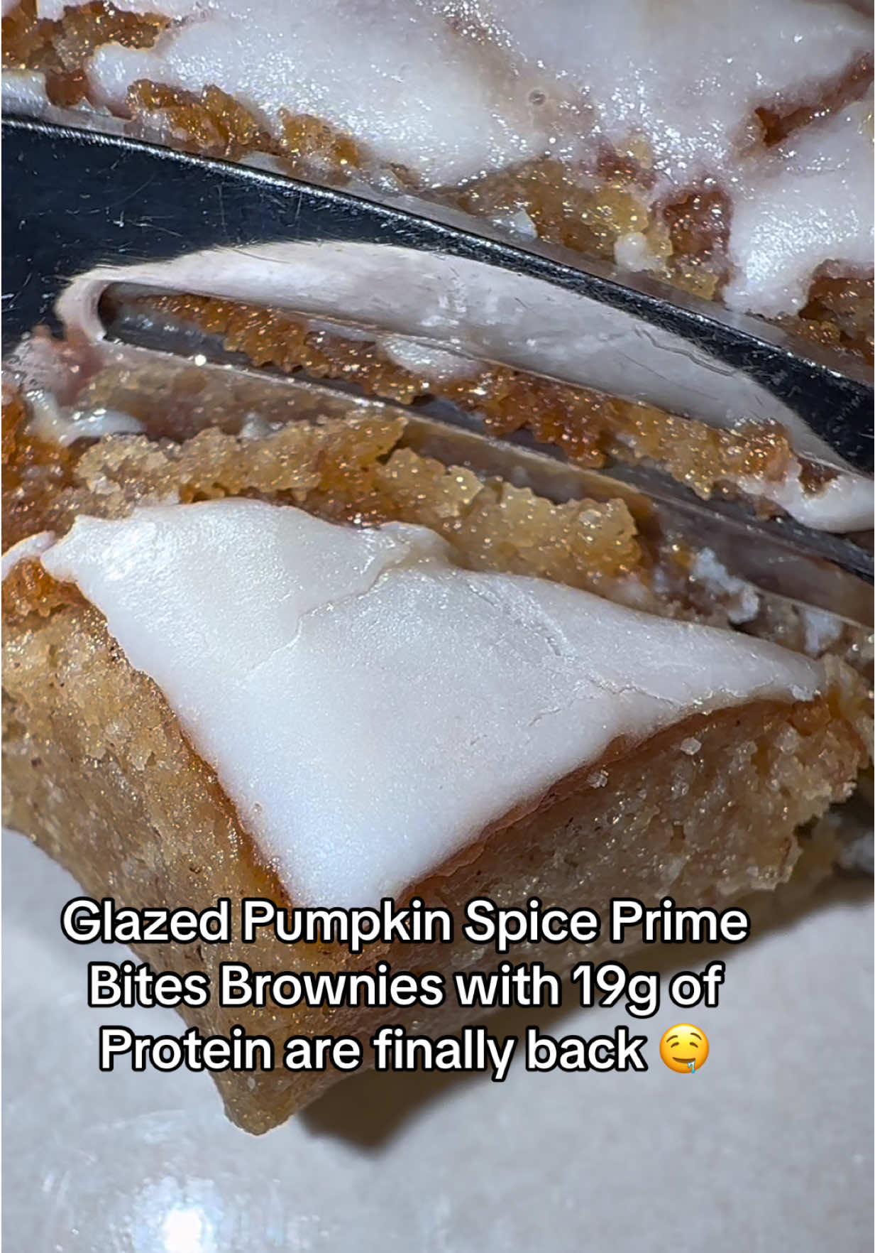 It’s pumkin spice season and Prime Bites has brought back their best flavor! Make sure to grab em while it’s on sale 🍂🍁🎃 #primebites #proteinsnack #highprotein #brownies #tiktokshopcreatorpicks 