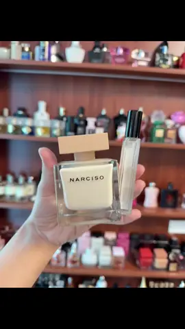 Narciso Eau de Parfum Poudrée là sự lựa chọn hoàn hảo cho những người phụ nữ muốn thể hiện sự tự tin và phong cách tinh tế. Với hương thơm đậm đà và đầy cuốn hút, Poudrée giúp bạn tỏa sáng như một quý cô hiện đại, mang đến vẻ đẹp mềm mại và gợi cảm trong từng khoảnh khắc. #nhperfume #narcisorodriguez #perfume 