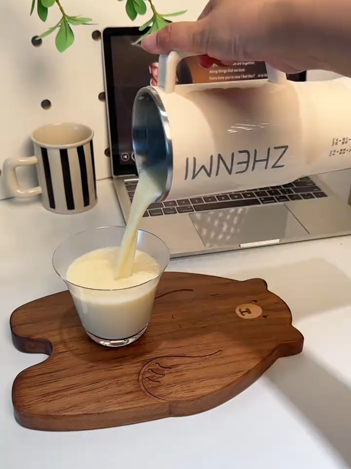 姐妹們挖到寶了，這個#迷你豆漿機 是真實用，幹豆直接打不用泡，剛好是1到2個人的量，還不怕浪費#豆漿機#豆漿機#好物推薦🔥