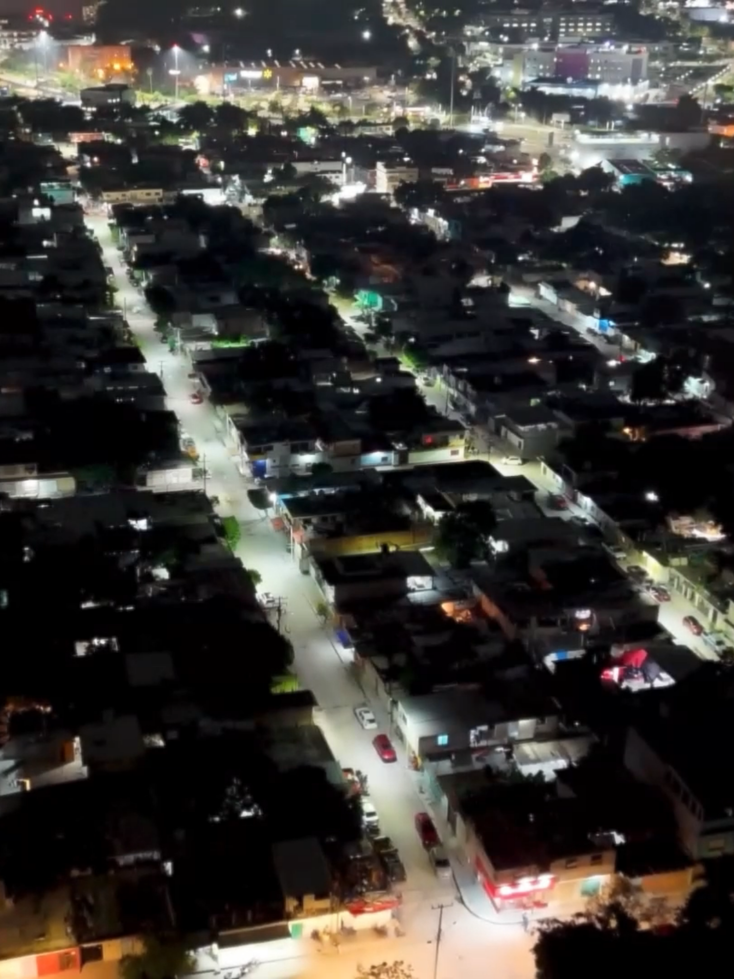 Con el programa de Mejoramiento de Alumbrado Público, la Colonia Patria Nueva cuenta ahora con calles más iluminadas, lo que refuerza la seguridad y genera mayor tranquilidad para las familias tuxtlecas. #tuxtlagutierrezchiapas #quevivatuxtla