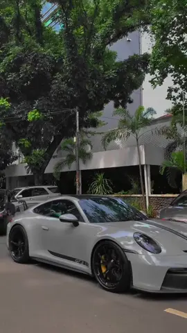 Menikmati perjalanan dengan kecepatan, karena setiap momen lebih berarti saat melaju dengan penuh gaya. 🏁✨ #CarGoals #SpeedAndStyle #2025