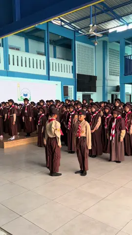 Today at Walahir Campus, students of SDIT proudly served as the officers in a solemn Scout ceremony. The ceremony began with the recitation of the Dasa Darma and Tri Satya, followed by an inspiring message from the Ceremony Leader. May the spirit of Scouting continue to grow within us, shaping disciplined, resilient, and noble-hearted generations! Hari ini, di Kampus Walahir, siswa SDIT menjadi petugas dalam upacara Pramuka yang berlangsung dengan khidmat. Upacara diawali dengan pembacaan Dasa Darma dan Tri Satya, dilanjutkan dengan amanat dari Pembina Upacara yang memberikan pesan penuh makna bagi seluruh peserta. Semoga semangat kepramukaan terus tumbuh dalam diri kita, menjadi generasi yang disiplin, tangguh, dan berkarakter!