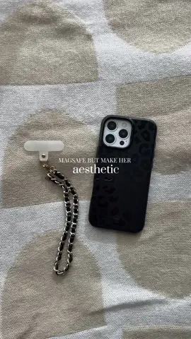 Need I say more???? 🖤🐆 @velvetcaviar  #iphonecase #blackleopardphonecase #blackleopardprint #phonechain 