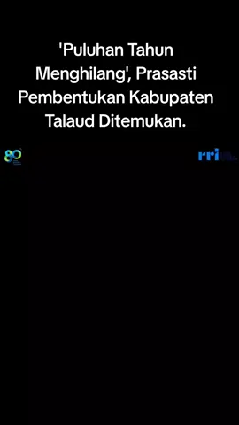 KBRN, Talaud : Misteri Prasasti Pembentukan Kabupaten Kepulauan Talaud pada tahun 2002 yang sempat tak diketahui keberadaannya  selama puluhan tahun kini terungkap.  Prasasti yang sarat nilai historis dan marwah perjuangan Talaud untuk menjadi sebuah  Kabupaten otonom ini ditemukan  berada bersama sejumlah barang aset daerah di dalam gudang  lama sub bagian perlengkapan Sekretariat Daerah di Kantor Bupati Kepulauan Talaud lama yang sekarang telah dialihkan menjadi Kantor DPRD Kepulauan Talaud.  Diketahui, prasasti yang atas nama Presiden ditanda tangani Hari Sabarno selaku Menteri Dalam Negeri, pada era Kepemimpinan Presiden RI Megawati Soekarno Putri itu kemudian dibersihkan dan diserahterimahkan dari Kabag Protokol Setda Oni Maliatja selaku pihak ke satu kepada  Ketua Dewan Adat Talaud Arvan Bawangun turut dihadiri anggota DPRD Sonny Marthen dan beberapa saksi. Pada kesempatan tersebut Kabag Protokol menyampaikan ditemukannya prasasti ini patut disyukuri.  Hal senada juga disampaikan Ketua Dewan Adat.  Sementara itu, Sonny Marten selaku Wakil Rakyat yang hadir berekspektasi agar Pemda dapat membangun sebuah monumen sebagai tempat diletakkannya prasasti tersebut. Diketahui, Kabupaten Kepulauan Talaud merupakan Kabupaten yang dimekarkan dari Kabupaten Kepulauan Sangihe dan Talaud.  Undang-undang No. 8 tahun 2002 telah menetapkan Talaud sebagai daerah otonom, ditindaklanjuti dengan peraturan daerah No. 2 tahun 2002 tentang hari ulang tahun kabupaten Kepulauan Talaud yaitu setiap tanggal 2 Juli. Saat ini Kabupaten di wilayah perbatasan Indonesia - Filipina sudah berusia 23 tahun lebih 2 bulan. #prasastitalaud #kabupatenotonom2002 