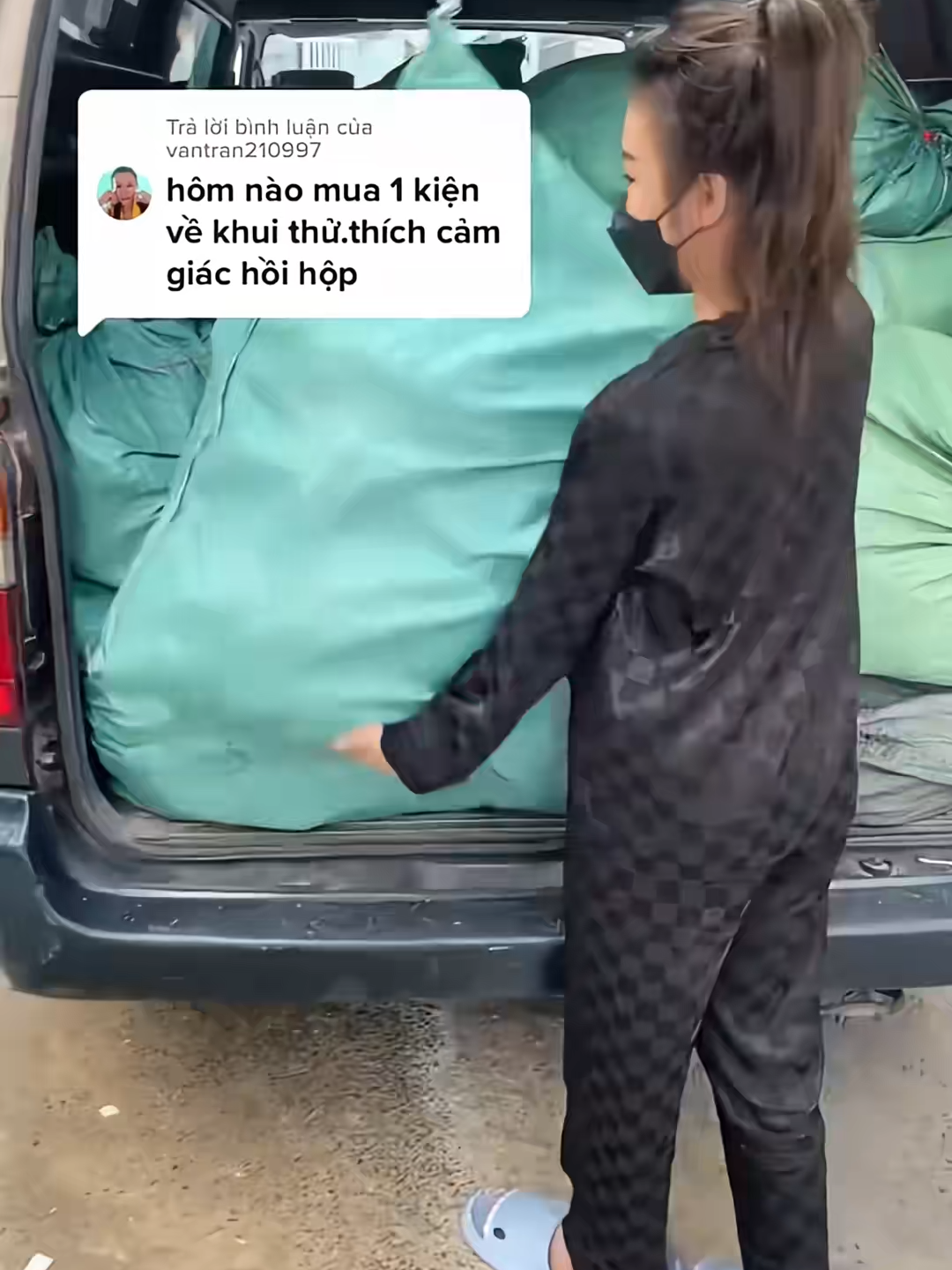 Tặng quà này đi chị em ạ  do Phương Trang Transport tạo