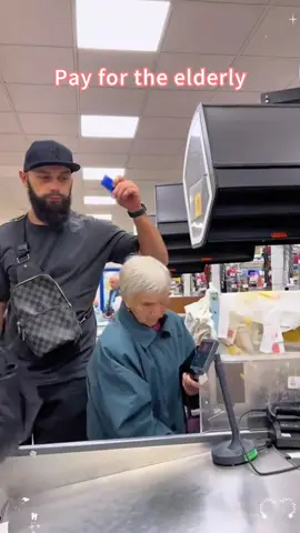 Help the elderly pay bills ❤️❤️#kindness #helpothers #spreadkindness #foryou #funny 