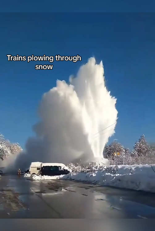 Satisfactory snow removal effect on trains #snow #satisfying #oddlysatisfying #foryou #fyp #funny #usa 