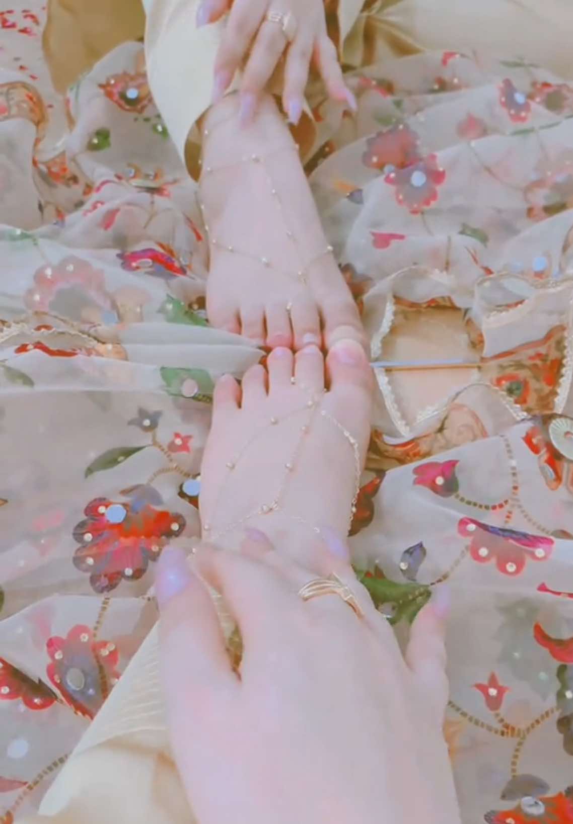 Zyda khubsurat hain💫  #foryoupage #viralvideo #Love #feet #1m 