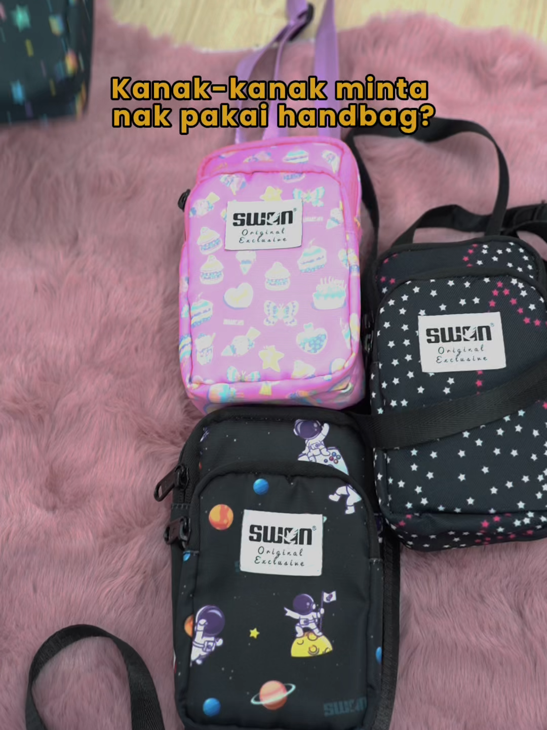 Kanak-kanak: “Mama, nak handbag!” 🥺 Parents: “Nah, ambik Swan Sling Bag 🎒✨” Ringan, cute & memang sesuai untuk anak kecil 🐣 #BagSwan #KidsBag #SlingBag #SlingPouch #ComelGiler