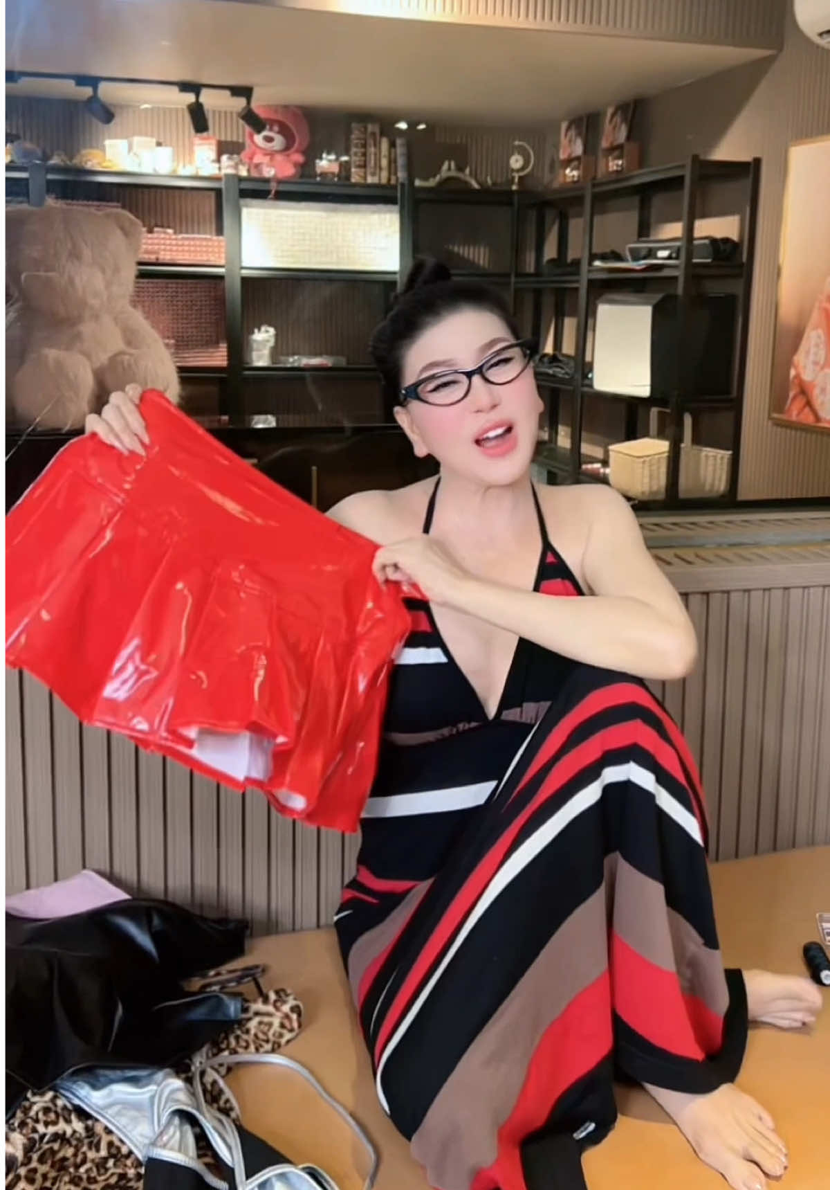 Buổi chiều các chế nhỏ sao rồi nè, còn madam may đồ 🥰🥰💕💕#madamhong #giaky 