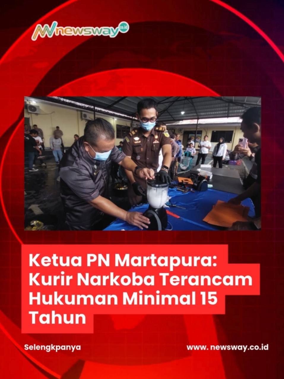 Ketua Pengadilan Negeri (PN) Martapura Kelas IA, Akhmad Fazriannor Sosilo Dewantoro menegaskan pelaku tindak pidana narkotika akan menghadapi sanksi berat sesuai aturan hukum yang berlaku. Dalam keterangannya, ia menyebut kurir narkoba bisa dijatuhi hukuman paling sedikit 15 tahun penjara. Berita selengkapnya lihat di website newsway.co.id link dibio #pnmartapura #berita #viral #fyp #kurir 