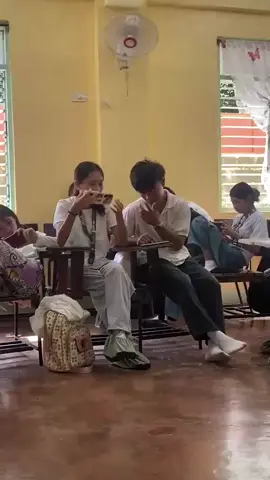 skwela skwela dili mag biniga 😂😂