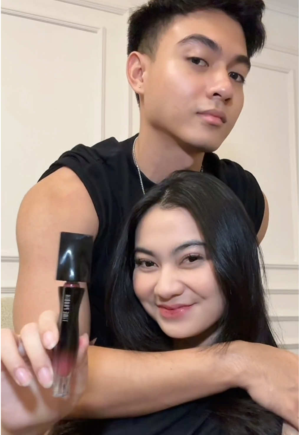 nextnya suruh dia yang pakein liptint timephoria kali ya?