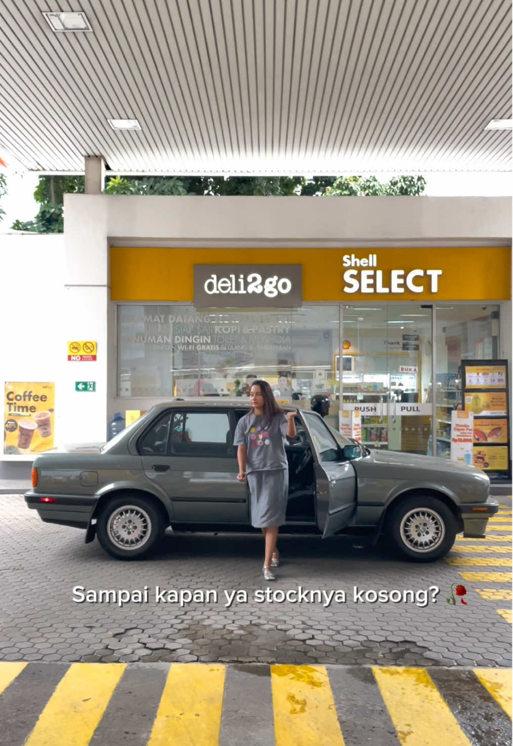 Apresiasi tertinggi buat Shell karena masih mau cari cara buat bertahan ditengah situasi yang berat kaya gini 🥹❤️‍🩹 Karyawannya bilang bahkan mereka sampe tawarin kopi & jajanannya sambil kelilingin kantor & ruko sekitar biar bisa tetep bertahan 🥀 Yuk bantu Shell biar survive guys, 1 gelas kopi akan sangat membantu mereka 🫶🏻✨ #shellkosong #shell
