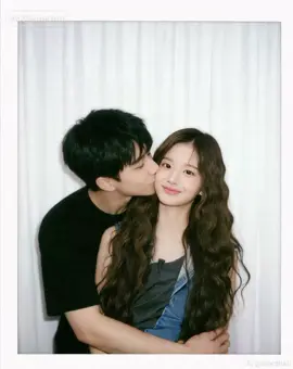 Polaroid Kiss Couple #CapCut #trending #aiviral #sullyoon #nmixx 