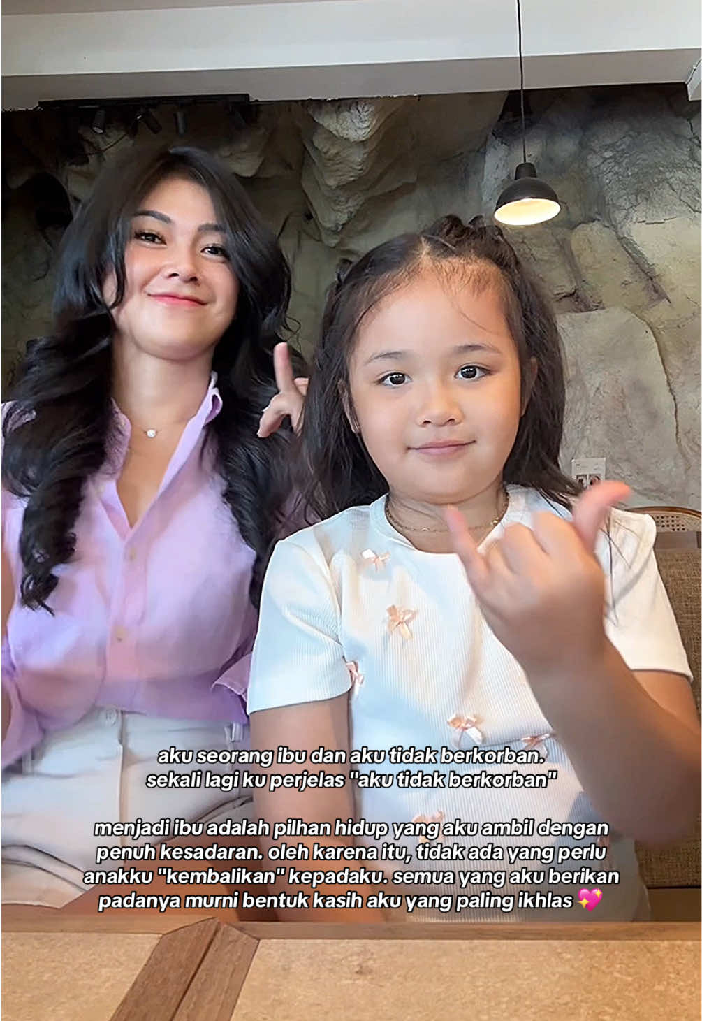 kelahiranmu dirayakan sejak lahir, anakku. tumbuhlah dengan baik tanpa menyakiti siapapun 💖 #parenting #raisingkids #motherhood #motherdaughter #momlife 