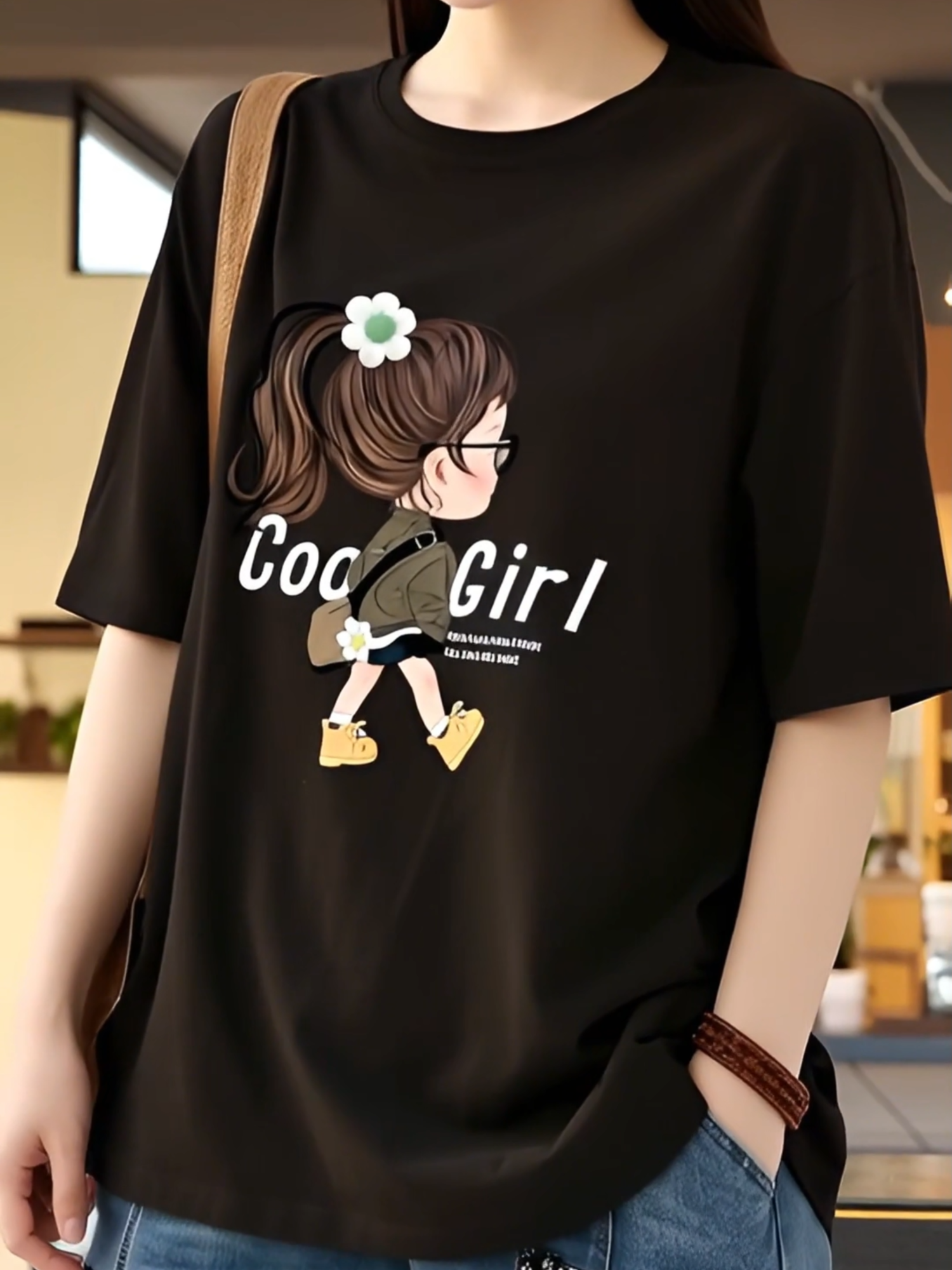 เสื้อยืดผู้หญิง oversize ลายการ์ตูนสุดน่ารัก ใส่แล้วดูสดใสสไตล์เกาหลี เหมาะกับสาว ๆ ที่อยากได้ลุคชิลล์ ๆ แต่ยังดูมีสไตล์ เสื้อยืดแฟชั่นทรงหลวมใส่สบาย ไม่อึดอัด ผ้าระบายอากาศดี เหมาะกับอากาศเมืองไทย จะใส่ไปคาเฟ่ เดินเล่น หรือถ่ายรูปลงโซเชียลก็คือเก๋สุด ๆ เสื้อตัวนี้แมตช์ง่ายกับกางเกงยีนส์ กางเกงขาสั้น หรือกระโปรงก็น่ารักทุกลุค ลายการ์ตูนน่ารักช่วยเพิ่มความขี้เล่นในสไตล์ของคุณ บอกเลยว่าเสื้อยืด oversize ตัวนี้เป็นไอเท็มที่ควรมีติดตู้เลยจ้า #เสื้อยืดผู้หญิง #เสื้อยืดoversize #เสื้อยืดแฟชั่น #เสื้อยืดลายการ์ตูน #เสื้อยืดเกาหลี