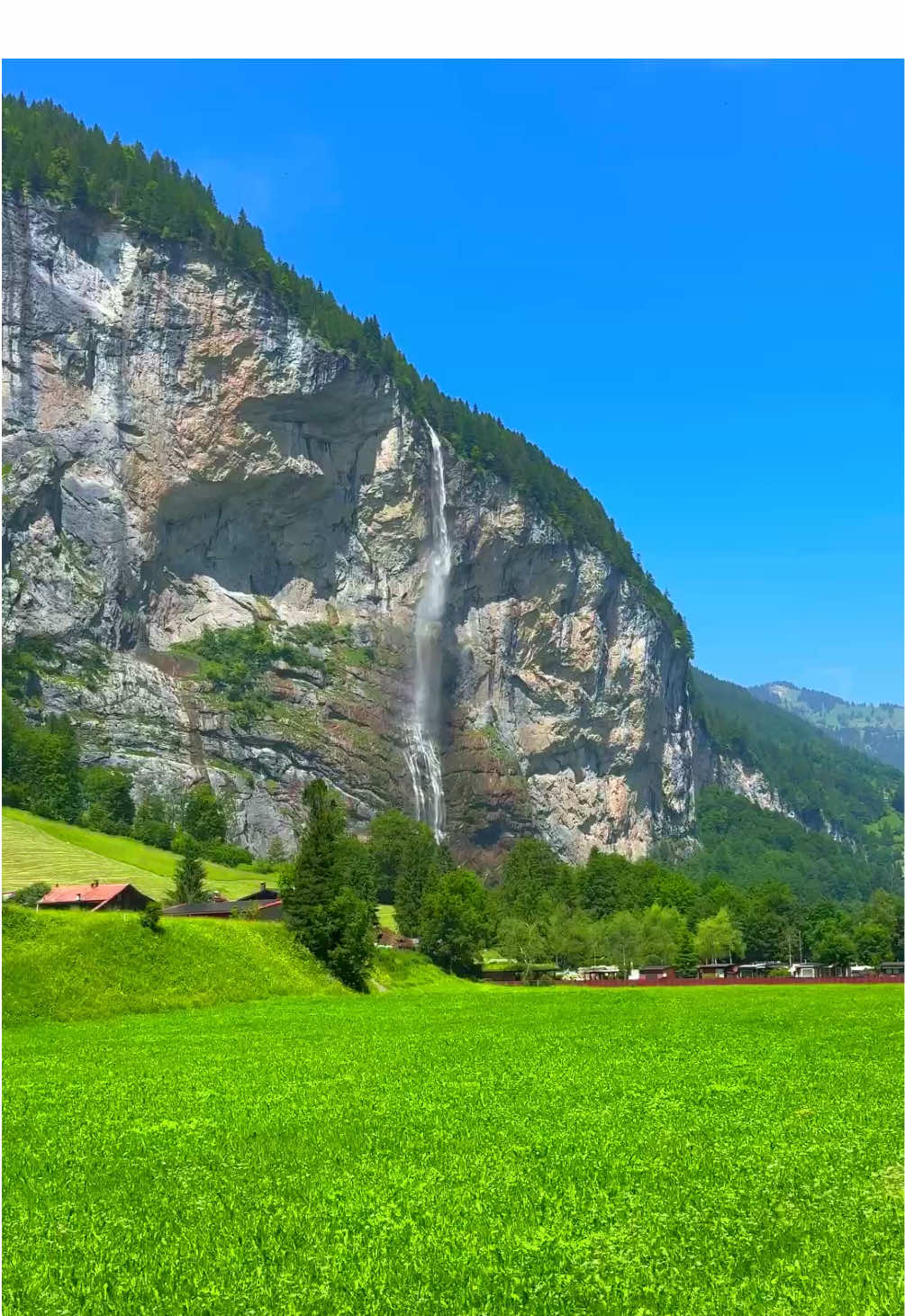 📍 Lauterbrunnen, Switzerland 🇨🇭Follow for daily Swiss Content 🇨🇭 📌 Save this for your (next) trip to Switzerland 🇨🇭  🎥 by: @swisswoow  #berneroberland #switzerland #mountains #schweiz #swissalps
