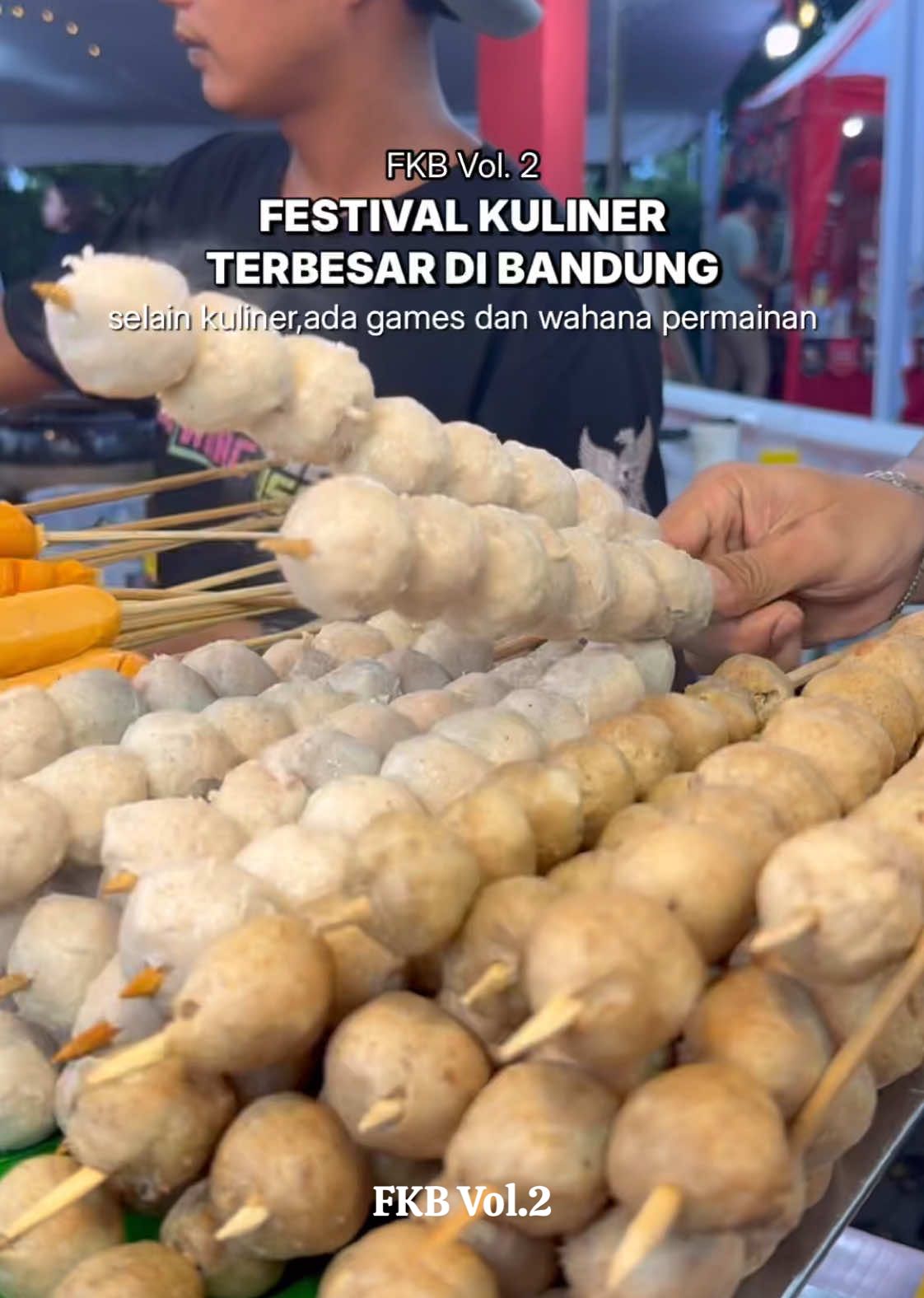 Mumpung lagi kumplit kita quality time nya kesini sekalian kulineran. Selain kuliner disini juga banyak wahana permainan sekaligus games nya yang seru seru😍. Udah disini mah bener bener jadi festival kuliner termeriah dan satu-satunya di Bandung 📍Festival Kuliner Bandung  Parkir barat summarecon Bandung,2MVW+RC7, Cisaranten Kidul, Kec. Gedebage, Kota Bandung, Jawa Barat #summareconmallbandung #summaba #FestivalkulinerBandung 