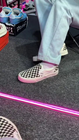 Sepatu sneakers slip on casual motif catur keren. #sepatusneakers #sepatuslop #sepatucasual #sepatuslipon 