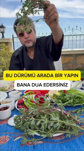 Bazen ihtiyacımız olan tek şey doğallık. Ben fırsat buldukça çıplak ayakla toprağa basarım. Toprak bütün kötü enerjiyi alır, yerini huzur ve sakinliğe bırakır.  Bir de belli dönemlerde sadece doğal malzemelerle hazırladığım pirpirim dürüm yerim. Bu ikisi bana inanılmaz bir zindelik ve dinginlik veriyor. Sizlere de tavsiye ederim. Peki sizin zindelik sırlarınız neler? Hadi herkes kendi formülünü yazsın, yorumlarda buluşalım. #detox #pirpirim #semizotu #doğalyaşam #sağlıklıyaşam 