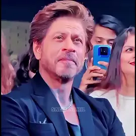 shahrukh Khan Bollywood King.kajol best couple. #shahrukhkhan #bollywoodsong #bollywoodking #kajol#dilwaledulhanialejayenge 