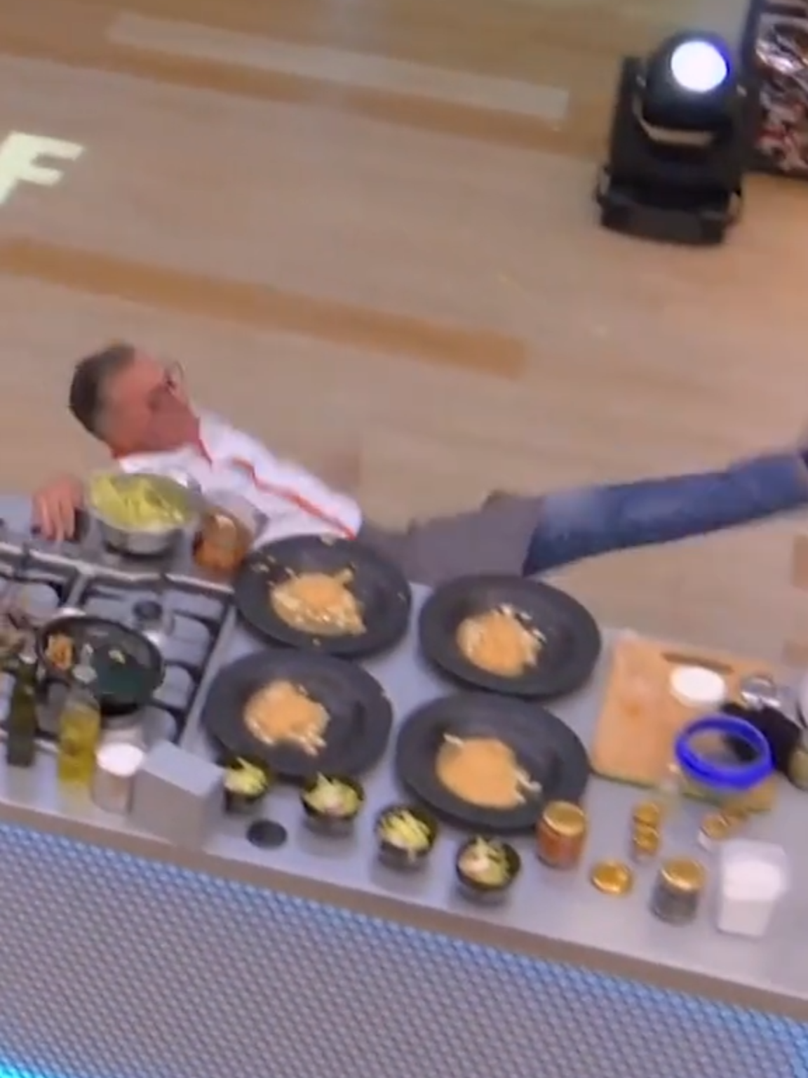 Un tropezon no es caída... o si? 🤣🤣🤣😂😂🤣 #juansoler #TopChefVIP4