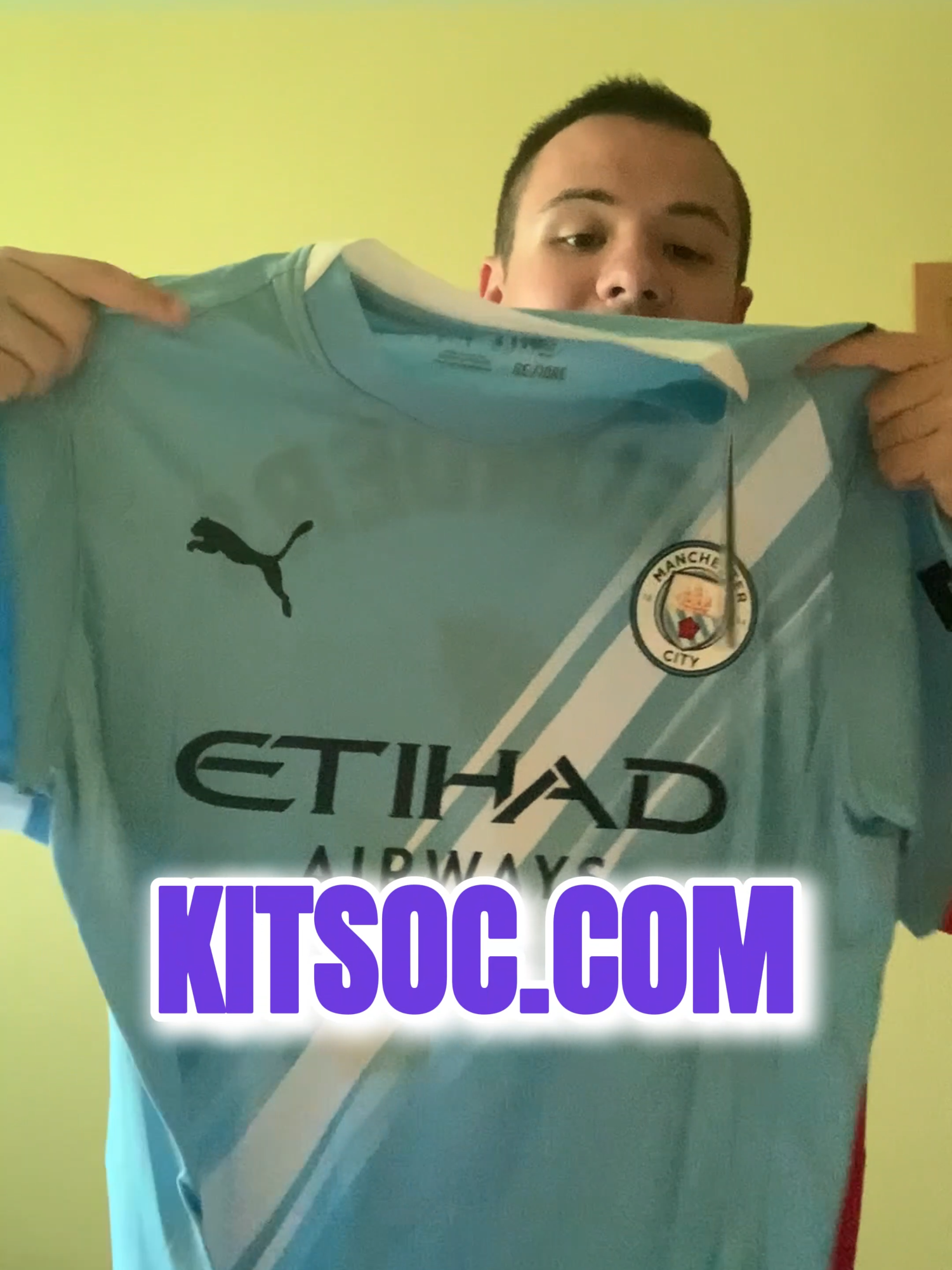 ADIVINA DE QUÉ JUGADOR ES ESTA CAMISETA DEL MANCHESTER CITY Y TE EXPLICO CÓMO CONSEGUIR UNA CAMISETA GRATIS EN @kitsoc888  LINK A LA TIENDA: KITSOC.COM #camisetasdefutbol #manchestercity #kitsoc #PremierLeague #marioagui_